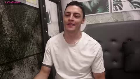 Snapshot of frank_millers chatting on 03/05/25, 04:13 Frank online show from 03/05/25, 04:13