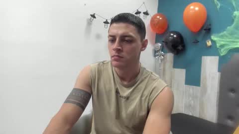 Snapshot of frank_millers chatting on 10/25/25, 02:30 Frank online show from 10/25/25, 02:30