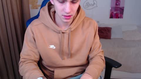 Snapshot of frank_mooree chatting on 12/05/24, 02:53 Frank online show from 12/05/24, 02:53