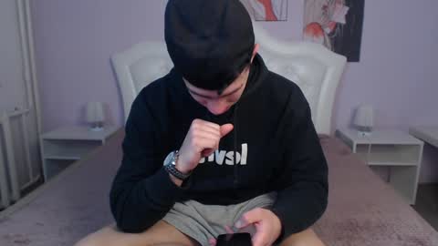 Snapshot of frank_mooree chatting on 12/15/24, 03:02 Frank online show from 12/15/24, 03:02