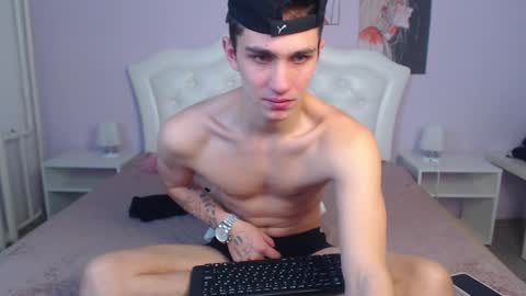 Snapshot of frank_mooree chatting on 12/15/24, 09:13 Frank online show from 12/15/24, 09:13