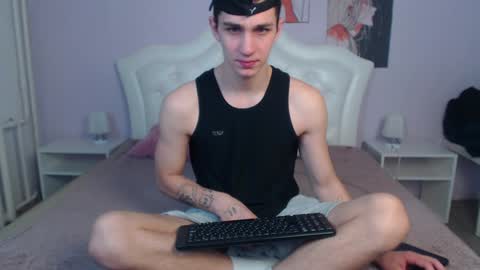 Snapshot of frank_mooree chatting on 12/18/24, 03:26 Frank online show from 12/18/24, 03:26