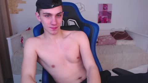 Snapshot of frank_mooree chatting on 01/06/25, 05:52 Frank online show from 01/06/25, 05:52