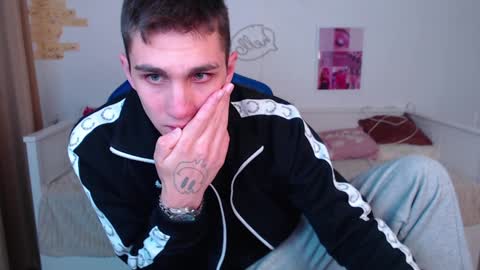 Snapshot of frank_mooree chatting on 01/07/25, 08:24 Frank online show from 01/07/25, 08:24