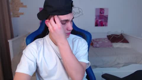 Snapshot of frank_mooree chatting on 01/12/25, 04:31 Frank online show from 01/12/25, 04:31