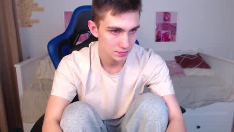 Snapshot of frank_mooree chatting on 01/13/25, 09:08 Frank online show from 01/13/25, 09:08