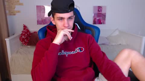 Snapshot of frank_mooree chatting on 01/19/25, 06:20 Frank online show from 01/19/25, 06:20