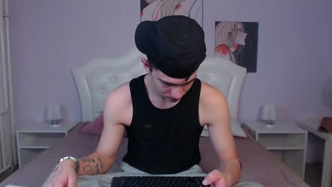 Snapshot of frank_mooree chatting on 01/21/25, 04:10 Frank online show from 01/21/25, 04:10