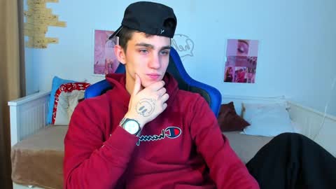 Snapshot of frank_mooree chatting on 01/29/25, 02:51 Frank online show from 01/29/25, 02:51