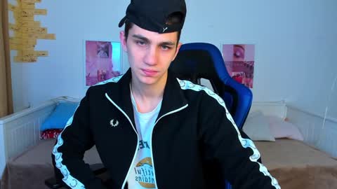 Snapshot of frank_mooree chatting on 01/31/25, 02:58 Frank online show from 01/31/25, 02:58