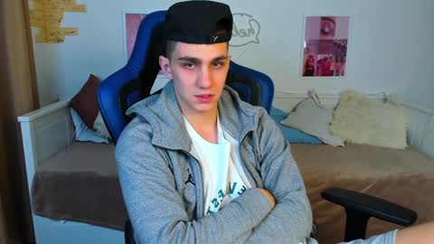 Snapshot of frank_mooree chatting on 02/07/25, 12:39 Frank online show from 02/07/25, 12:39