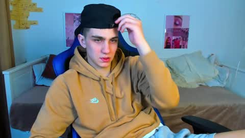 Snapshot of frank_mooree chatting on 02/09/25, 08:11 Frank online show from 02/09/25, 08:11