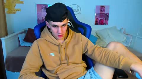 Snapshot of frank_mooree chatting on 02/09/25, 11:14 Frank online show from 02/09/25, 11:14