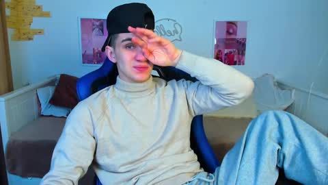 Snapshot of frank_mooree chatting on 02/10/25, 05:03 Frank online show from 02/10/25, 05:03