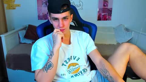 Snapshot of frank_mooree chatting on 02/10/25, 08:09 Frank online show from 02/10/25, 08:09