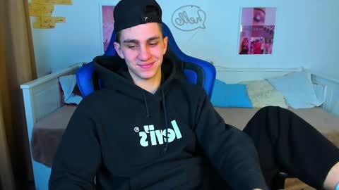 Snapshot of frank_mooree chatting on 02/11/25, 07:54 Frank online show from 02/11/25, 07:54