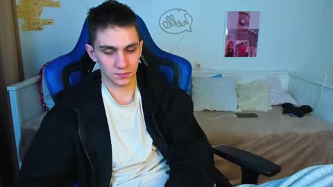 Snapshot of frank_mooree chatting on 02/15/25, 08:11 Frank online show from 02/15/25, 08:11