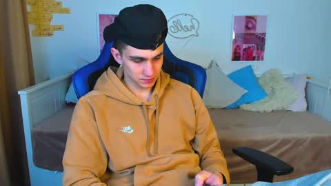 Snapshot of frank_mooree chatting on 02/17/25, 06:53 Frank online show from 02/17/25, 06:53