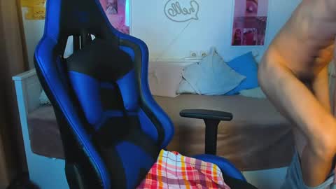 Snapshot of frank_mooree chatting on 02/17/25, 09:56 Frank online show from 02/17/25, 09:56