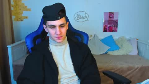 Snapshot of frank_mooree chatting on 02/18/25, 06:48 Frank online show from 02/18/25, 06:48