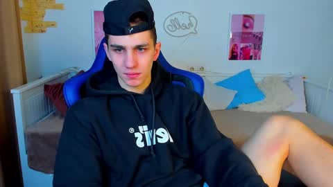 Snapshot of frank_mooree chatting on 02/21/25, 06:18 Frank online show from 02/21/25, 06:18