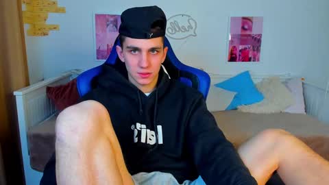 Snapshot of frank_mooree chatting on 02/21/25, 09:24 Frank online show from 02/21/25, 09:24