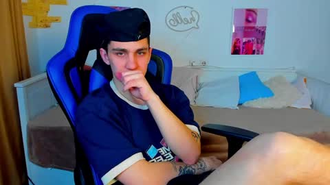 Snapshot of frank_mooree chatting on 02/28/25, 07:58 Frank online show from 02/28/25, 07:58