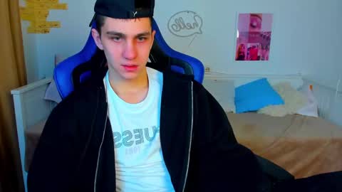 Snapshot of frank_mooree chatting on 03/07/25, 02:57 Frank online show from 03/07/25, 02:57