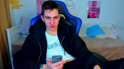 Snapshot of frank_mooree chatting on 03/07/25, 06:02 Frank online show from 03/07/25, 06:02