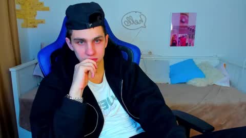 Snapshot of frank_mooree chatting on 03/07/25, 09:07 Frank online show from 03/07/25, 09:07