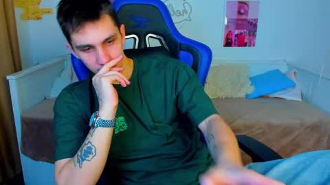 Snapshot of frank_mooree chatting on 03/08/25, 07:16 Frank online show from 03/08/25, 07:16