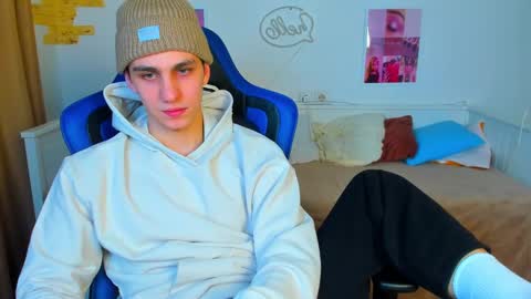 Snapshot of frank_mooree chatting on 03/11/25, 09:34 Frank online show from 03/11/25, 09:34