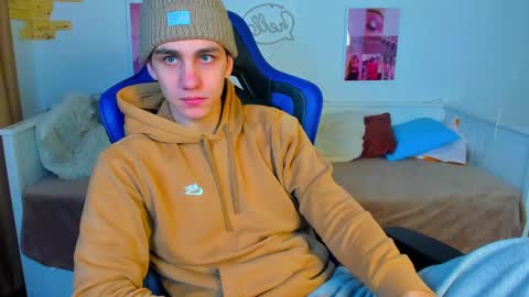 Snapshot of frank_mooree chatting on 03/12/25, 06:18 Frank online show from 03/12/25, 06:18