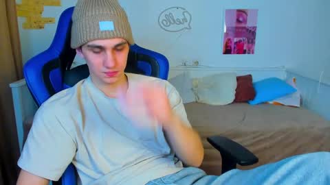 Snapshot of frank_mooree chatting on 03/12/25, 09:23 Frank online show from 03/12/25, 09:23