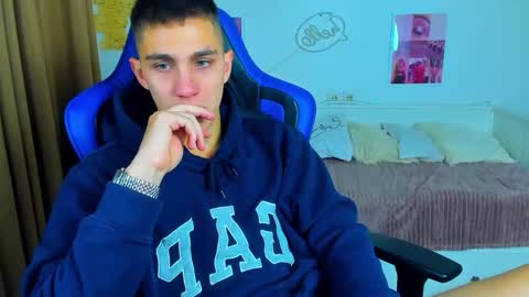 Snapshot of frank_mooree chatting on 09/09/25, 04:23 Frank online show from 09/09/25, 04:23