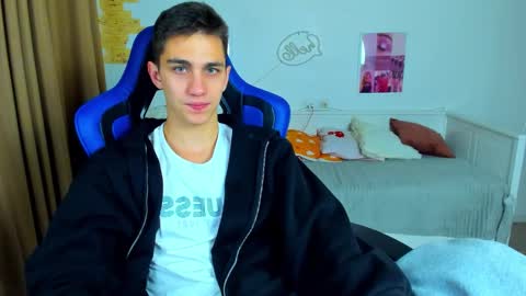 Snapshot of frank_mooree chatting on 10/05/25, 05:06 Frank online show from 10/05/25, 05:06