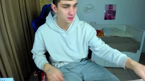 Snapshot of frank_mooree chatting on 12/04/25, 05:39 Frank online show from 12/04/25, 05:39