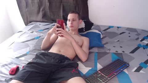 Snapshot of frankbroad68 chatting on 01/15/25, 06:40 Frank online show from 01/15/25, 06:40