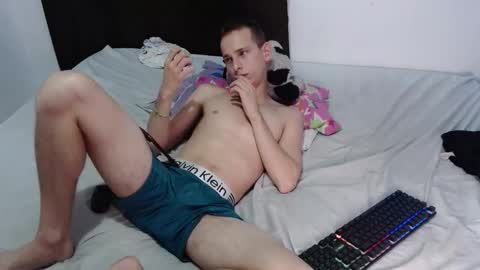 Snapshot of frankbroad68 chatting on 09/18/25, 03:08 Frank online show from 09/18/25, 03:08