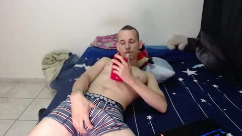 Snapshot of frankbroad68 chatting on 10/27/25, 03:21 Frank online show from 10/27/25, 03:21