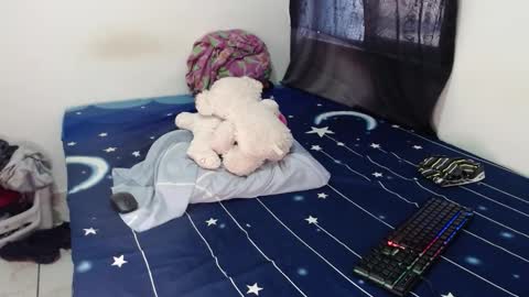 Snapshot of frankbroad68 chatting on 10/28/25, 08:33 Frank online show from 10/28/25, 08:33