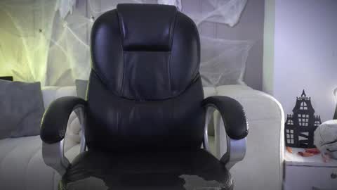 Snapshot of frankfarrellx chatting on 11/02/25, 08:00 Frank Farrell. Hey remember to give me a thumbs up Ty online show from 11/02/25, 08:00