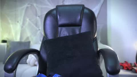 Snapshot of frankfarrellx chatting on 11/03/25, 09:27 Frank Farrell. Hey remember to give me a thumbs up Ty online show from 11/03/25, 09:27