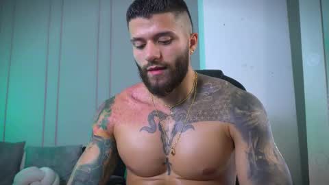 Snapshot of frankfarrellx chatting on 11/08/25, 07:19 Frank Farrell. Hey remember to give me a thumbs up Ty online show from 11/08/25, 07:19