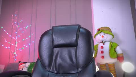 Snapshot of frankfarrellx chatting on 11/23/25, 10:53 Frank Farrell. Hey remember to give me a thumbs up Ty online show from 11/23/25, 10:53