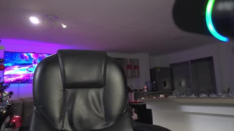 Snapshot of frankfarrellx chatting on 12/18/25, 03:56 Frank Farrell. Hey remember to give me a thumbs up Ty online show from 12/18/25, 03:56