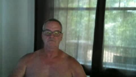Snapshot of frankfruter10 chatting on 07/08/26, 03:27 hung4fun online show from 07/08/26, 03:27