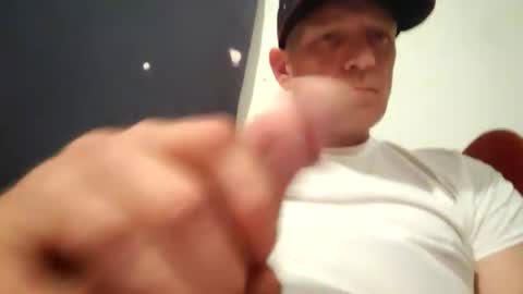 Snapshot of frankieblueeyes4u chatting on 04/26/26, 04:32 Famous Blue Eyes online show from 04/26/26, 04:32