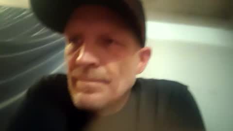 Snapshot of frankieblueeyes4u chatting on 05/04/26, 03:13 Famous Blue Eyes online show from 05/04/26, 03:13