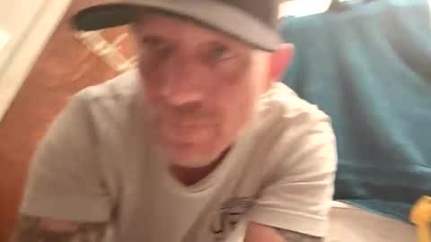 Snapshot of frankieblueeyes4u chatting on 05/13/26, 07:39 Famous Blue Eyes online show from 05/13/26, 07:39